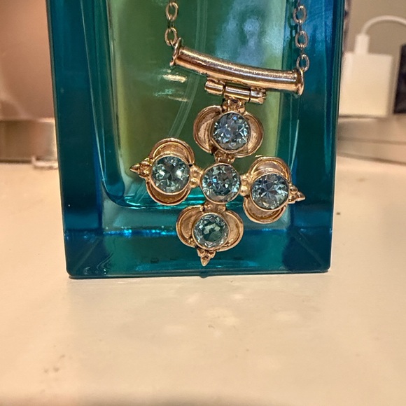 Elegant Sterling Silver and Blue Topaz Pendant Necklace - Picture 4 of 4